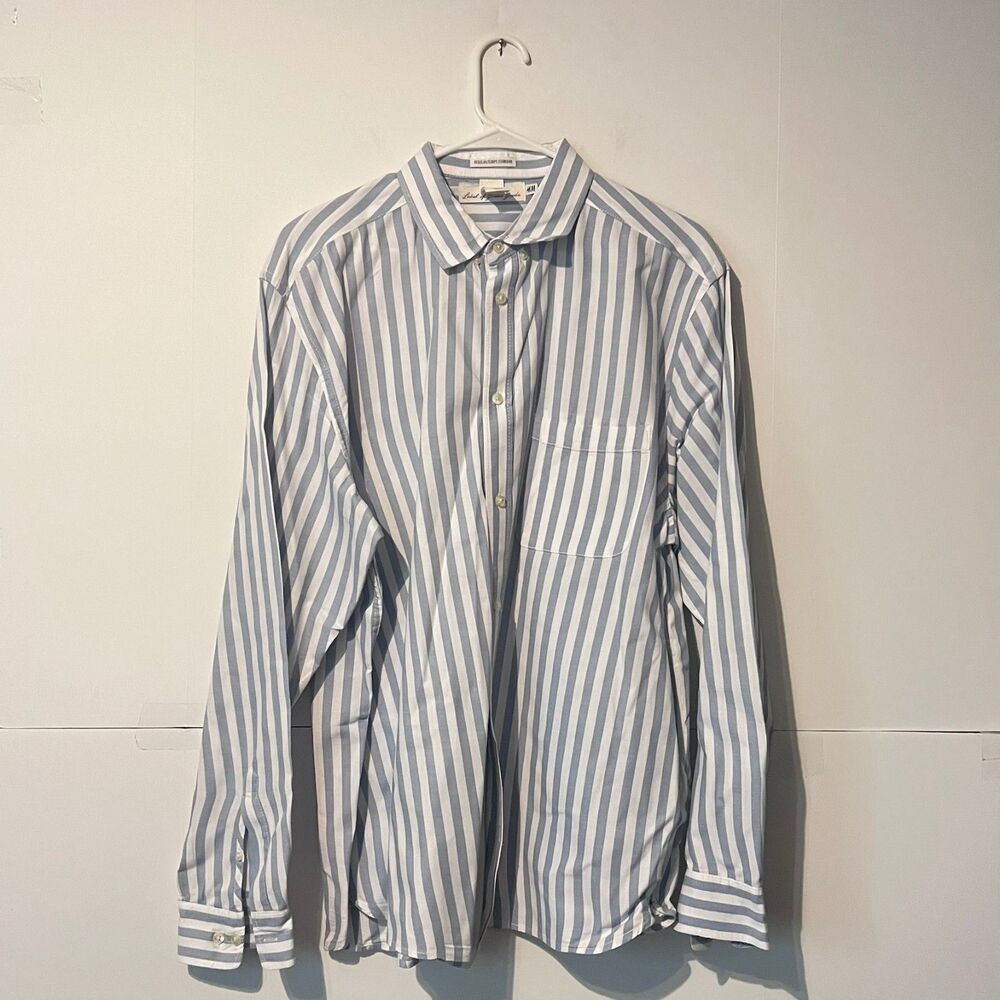 Hm Mens Shirt Size XL White Blue Light Striped Long Sleeve Button Up Pockets